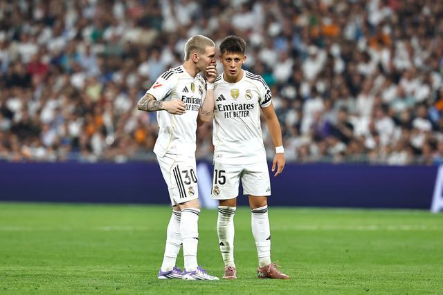 赛后本菲卡更衣室发声风云突变多特蒙德清晨调整名单，凯恩在西班牙队比赛中夺冠看傻球迷 